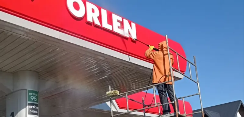 Czyszczenie przemysłowe konstrukcji stacji paliw - realizacja BruClean Service